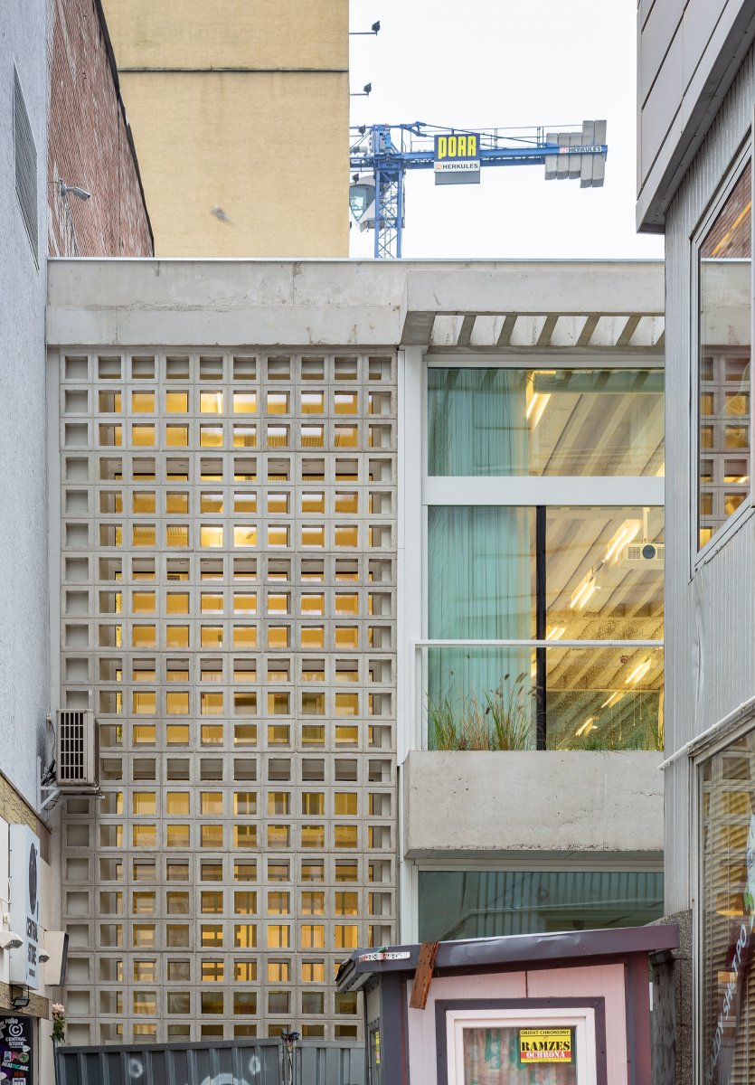 Zodiak- side concrete grid fasade