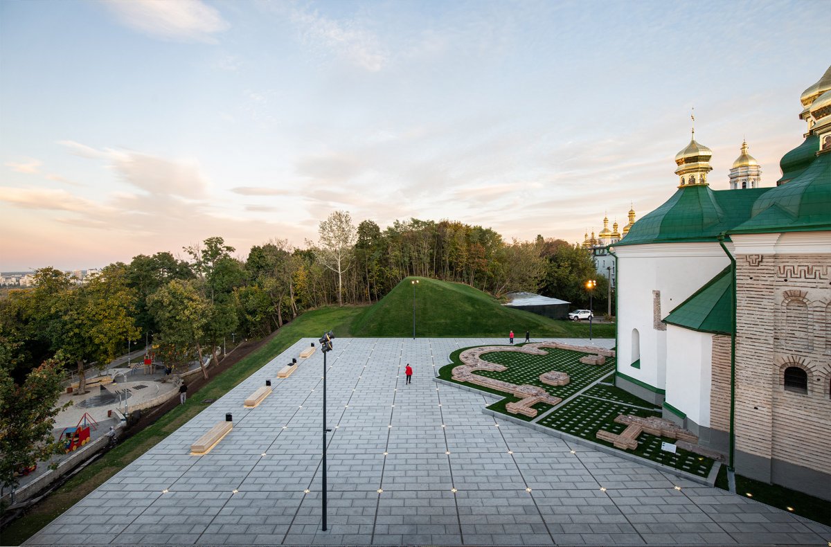 Renovation of the Spassky bastion and church public square